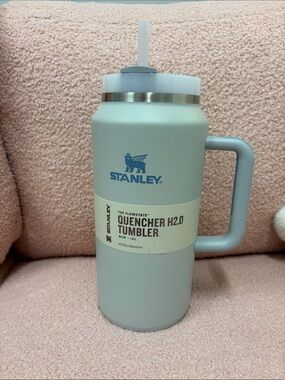Stanley Quencher H2.0 Tumbler in Pale Blue with Straw